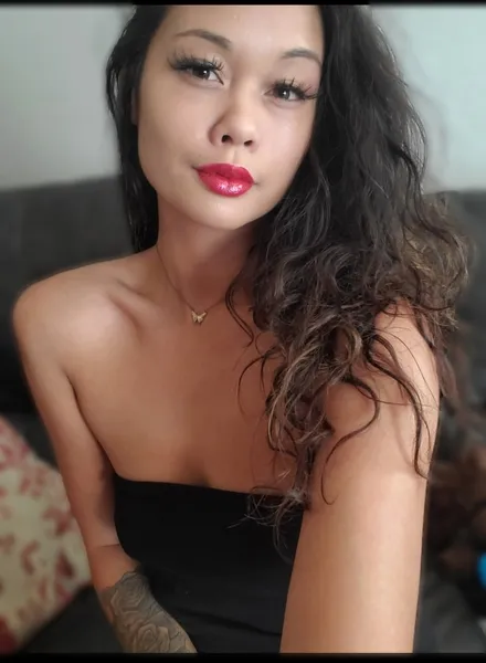 Live sex webcam photo for GoddessJadeHeart #2217296