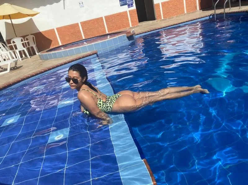 Live sex webcam photo for KeyshaRoberts #2261332