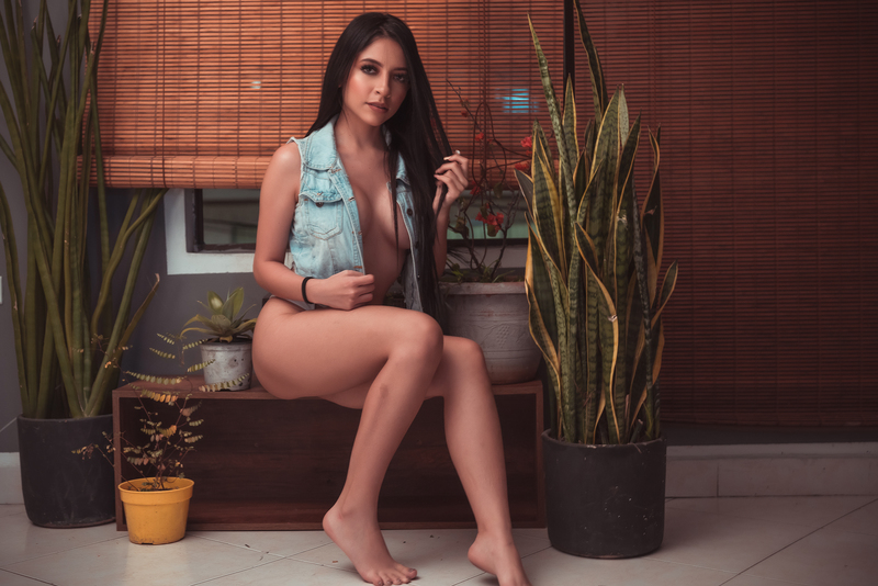 Live sex webcam photo for LunaaEscobar #2222983