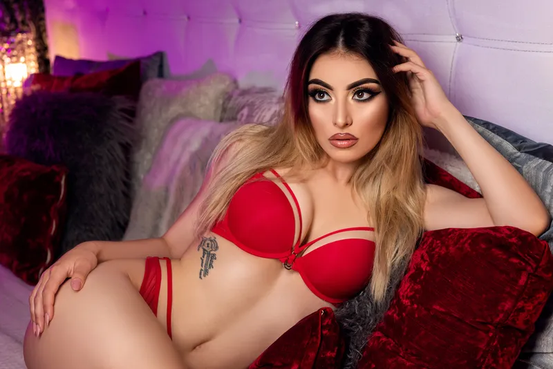Live sex webcam photo for MoniqueMinx #2213626