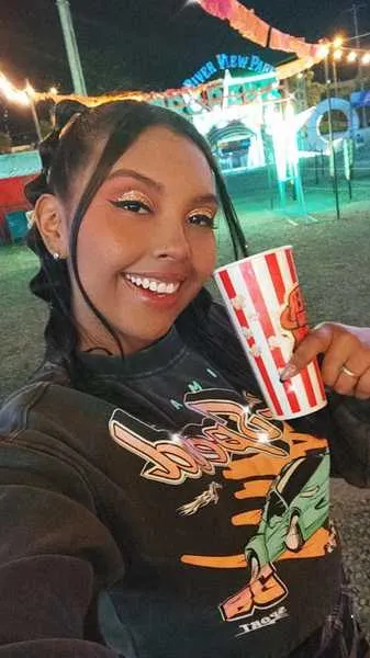 Live sex webcam photo for JessiCartter #2528800