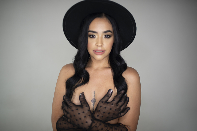 Live sex webcam photo for NycolRodrigueez #2445938