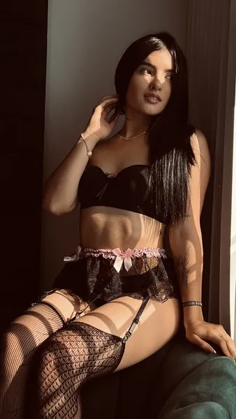 Live sex webcam photo for GinaDuran #6433120