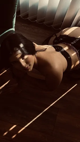 Live sex webcam photo for GinaDuran #6433133