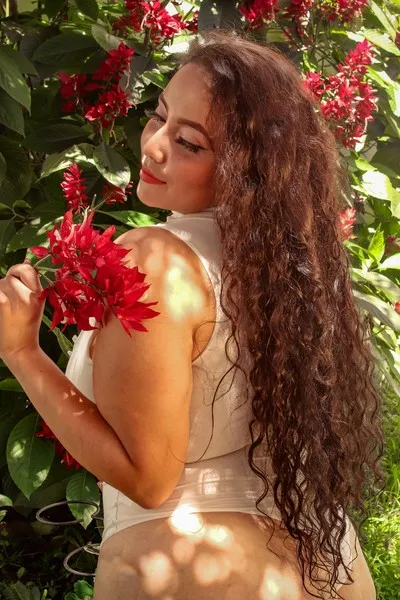 Live sex webcam photo for EvelynEzra #2540537