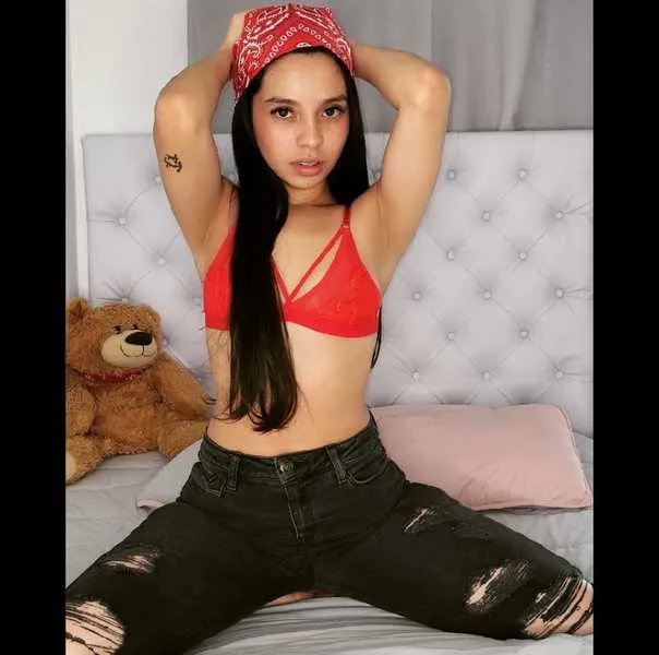 Live sex webcam photo for ZahoriDiaz #3002739