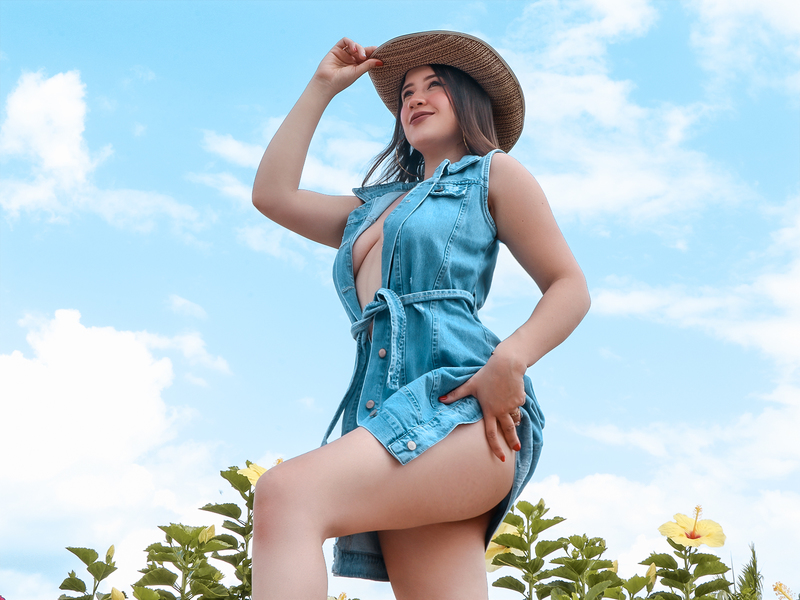 Live sex webcam photo for CamilaVenaz #3003473