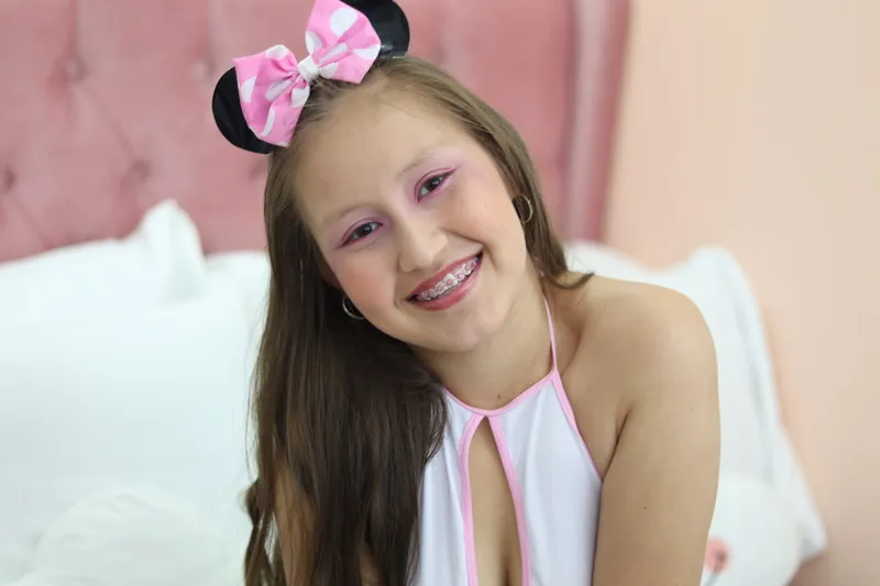 Live sex webcam photo for NikolWilson #2561297