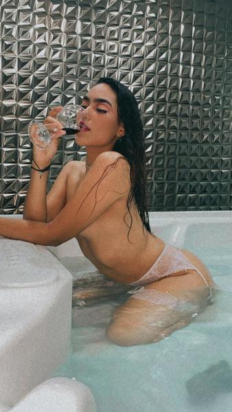 Live sex webcam photo for IzzySmith #2386075