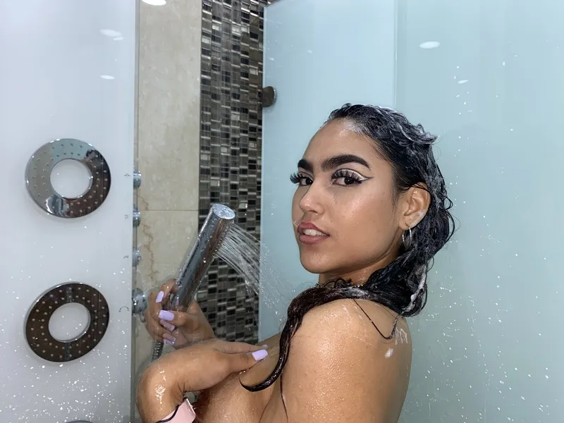 Live sex webcam photo for IzzySmith #2304454