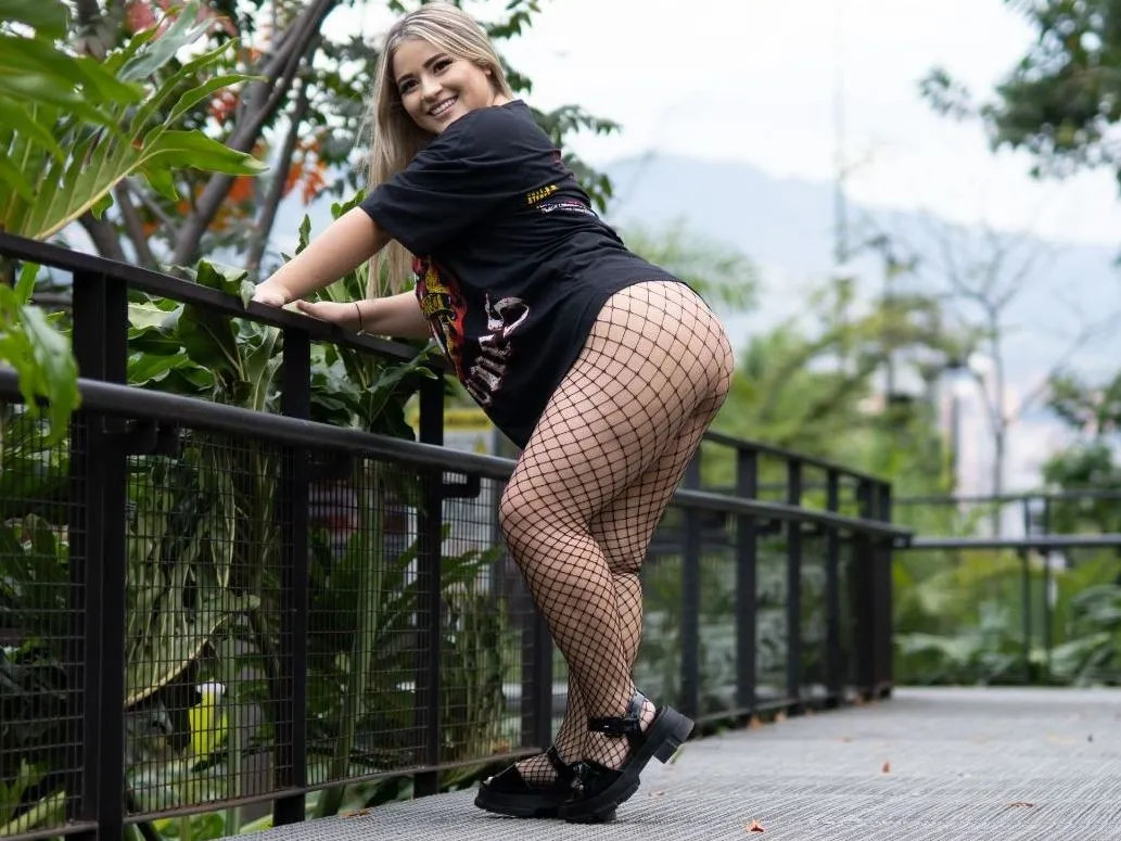 Live sex webcam photo for SalomeGiil #4100858