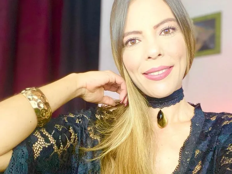 Live sex webcam photo for LunaStarlightt #3961512