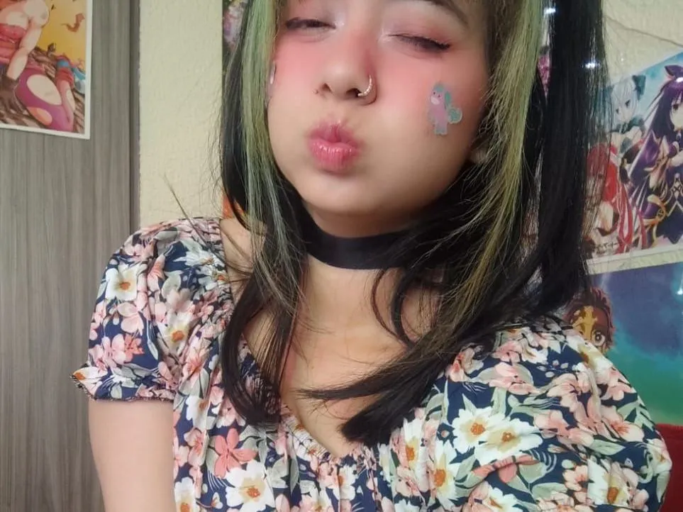 Live sex webcam photo for SarahCooper #4196322