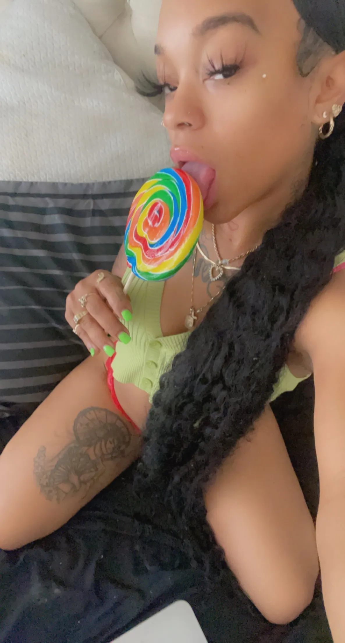 Live sex webcam photo for QueeenJ #7904016