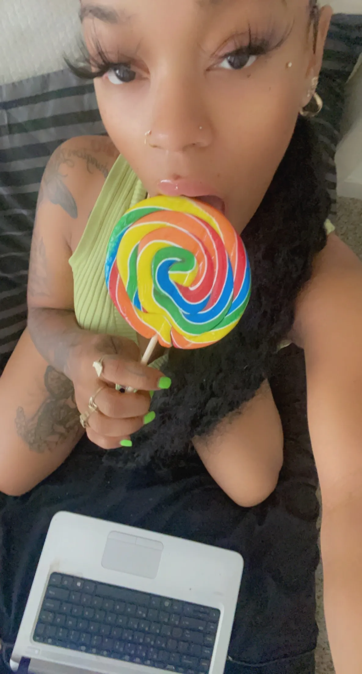 Live sex webcam photo for QueeenJ #7904015