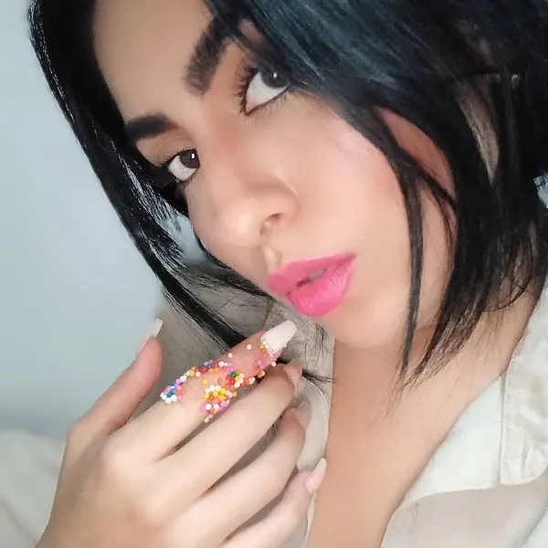 Live sex webcam photo for AdelineJennings #2629272