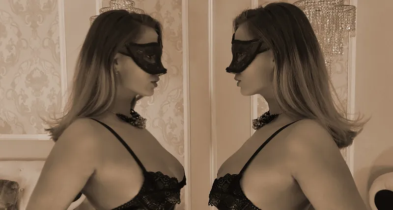 Live sex webcam photo for SophieBellee #2574139
