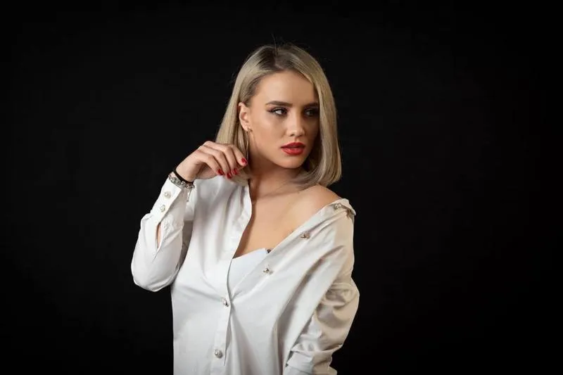 Live sex webcam photo for SophieBellee #2414365