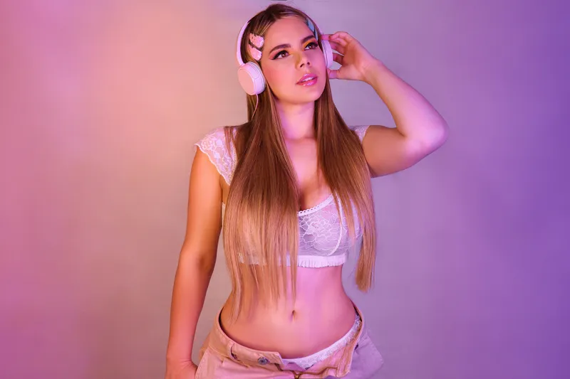 Live sex webcam photo for DanielaGoldenn #2336776