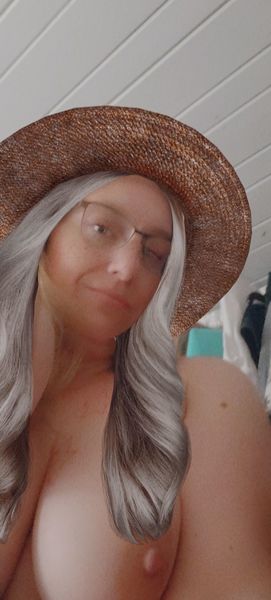 Live sex webcam photo for Leaolea #2696327