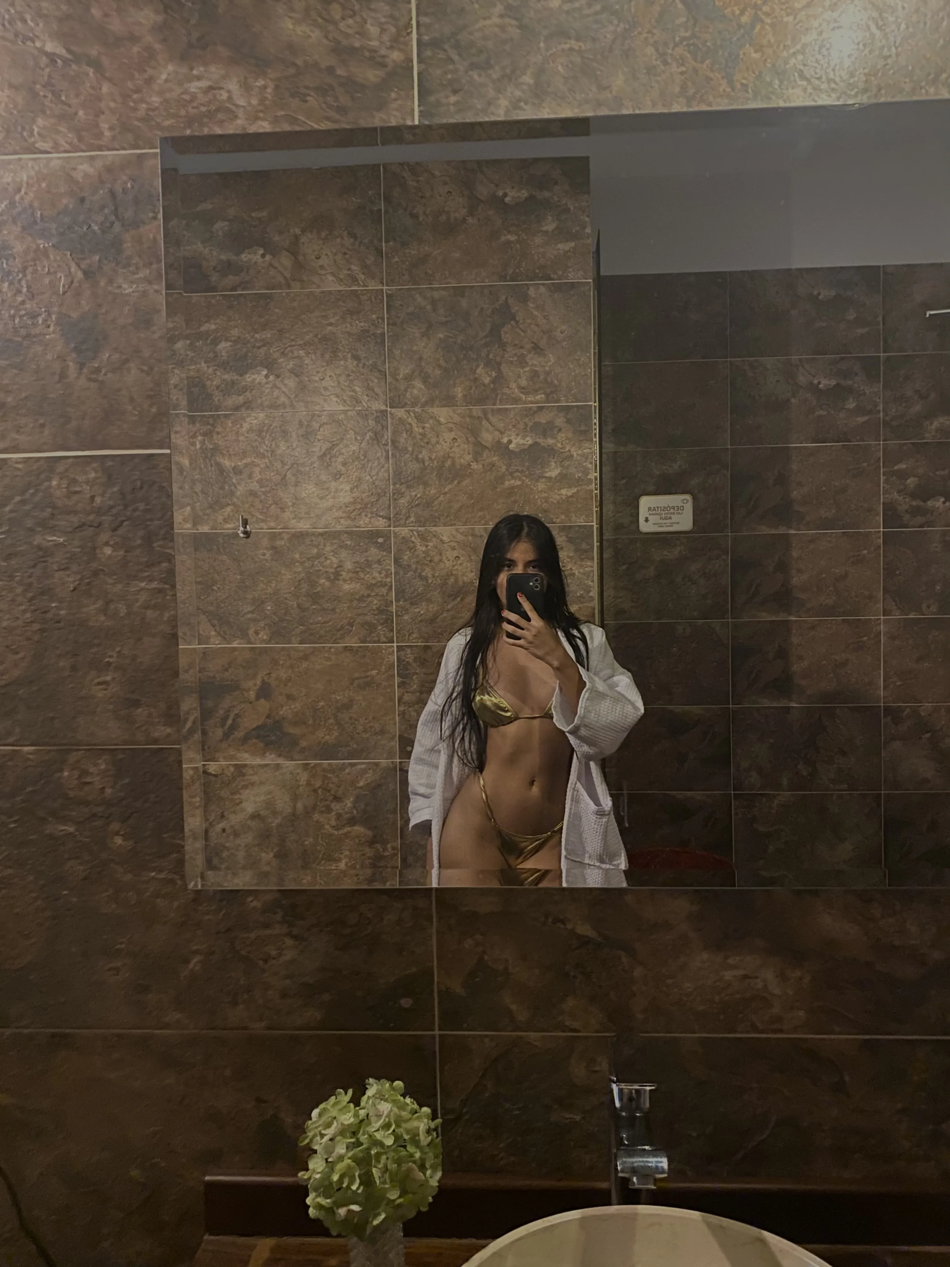 Live sex webcam photo for VioletBeckham #8346875