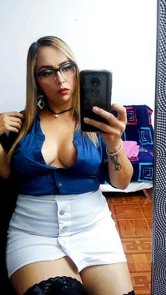 Live sex webcam photo for RoxyMilf #2885067