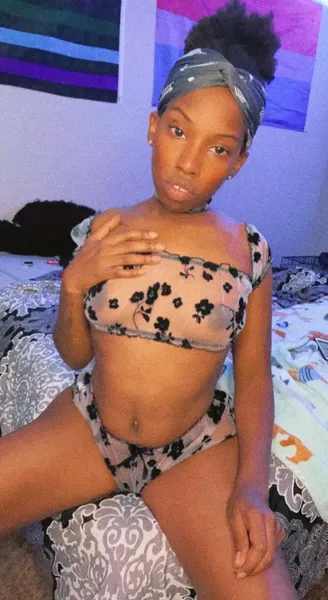 Live sex webcam photo for SunKissedKueen93 #2654733