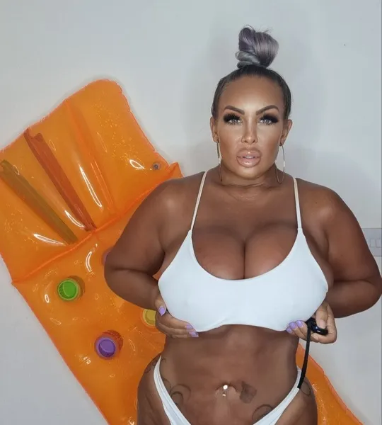 Live sex webcam photo for LeviBustyBlondeHot #3372251