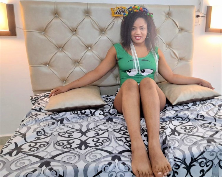 Live sex webcam photo for CarameloHott #2768005