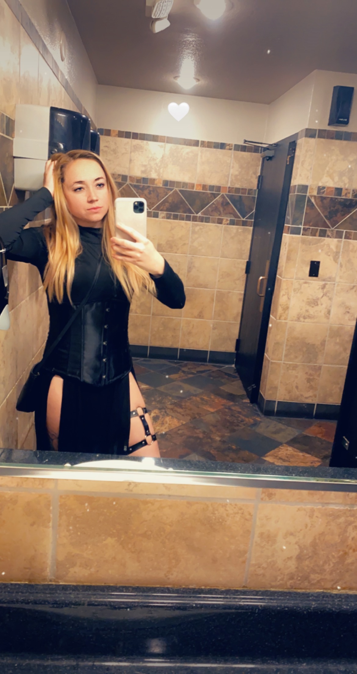 Live sex webcam photo for SkyJonesXO #8027529