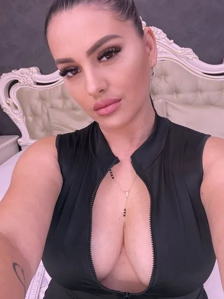 Live sex webcam photo for LaurenJensen #3395705