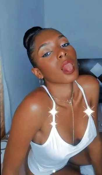 Live sex webcam photo for MilaHill #2387616