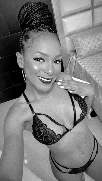 Live sex webcam photo for MilaHill #2989396