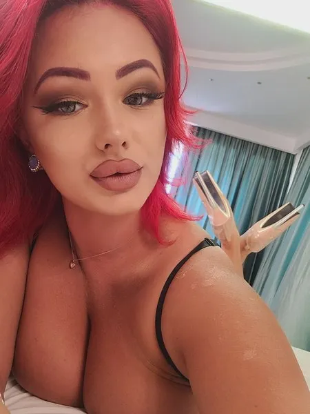 Live sex webcam photo for SoniaDevine #3313070