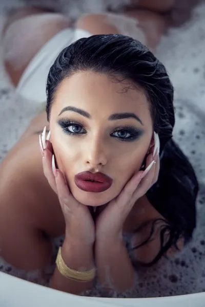 Live sex webcam photo for SoniaDevine #2402671