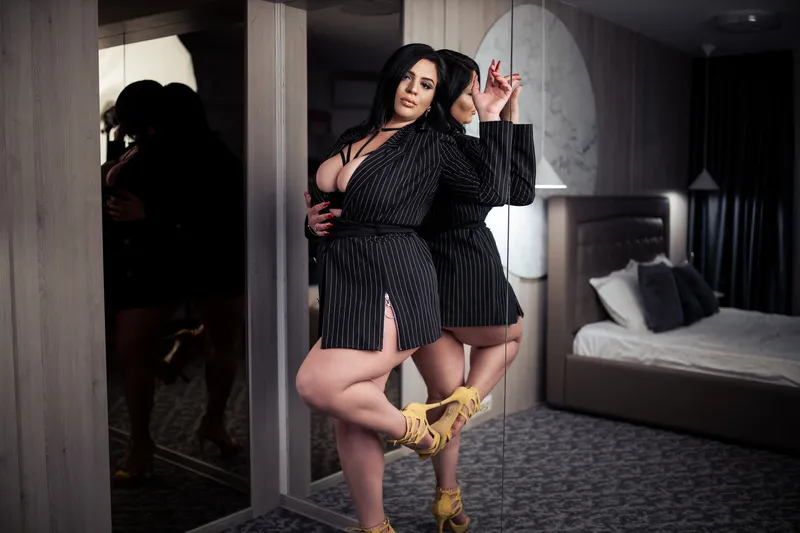 Live sex webcam photo for MiaRow #2549585