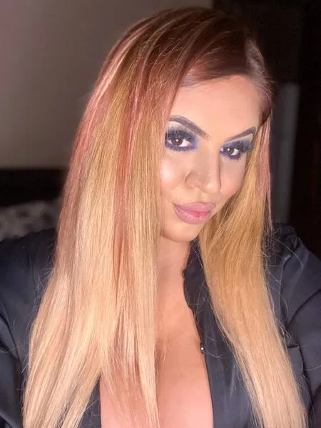 Live sex webcam photo for MiaRow #3517697