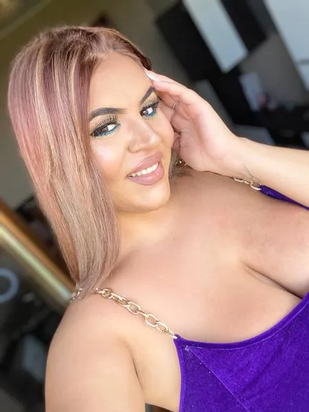 Live sex webcam photo for MiaRow #3446198