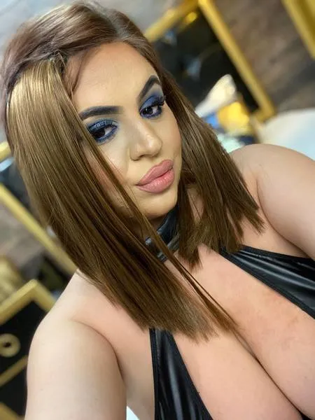 Live sex webcam photo for MiaRow #3558118