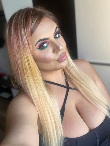 Live sex webcam photo for MiaRow #3512865