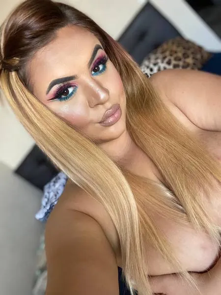 Live sex webcam photo for MiaRow #3520071