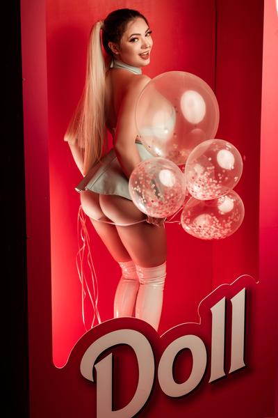 Live sex webcam photo for KellyLurey #2769794