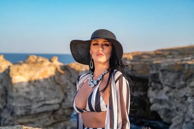 Live sex webcam photo for KathlynneEven #2389533