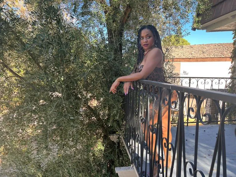 Live sex webcam photo for GoddessMedusa #2809608