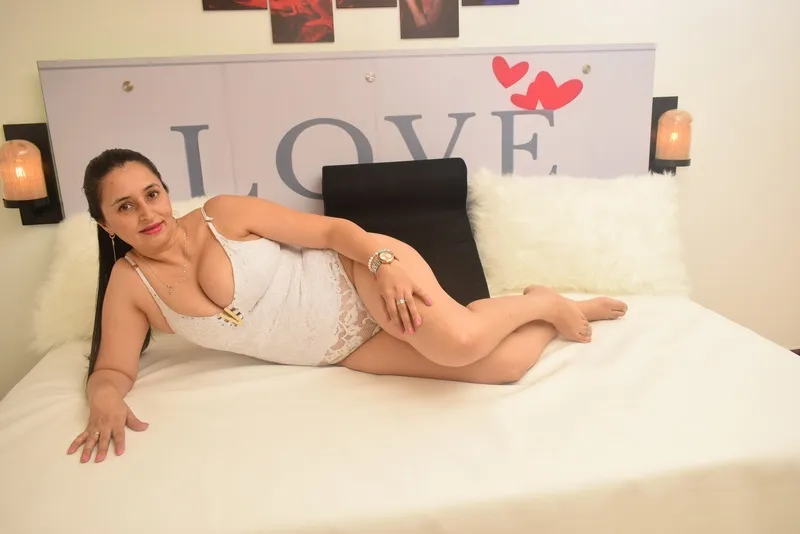 Live sex webcam photo for RoxanaClever #2711812