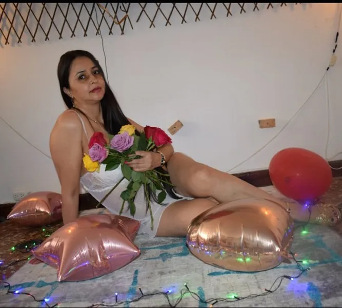 Live sex webcam photo for RoxanaClever #5595363