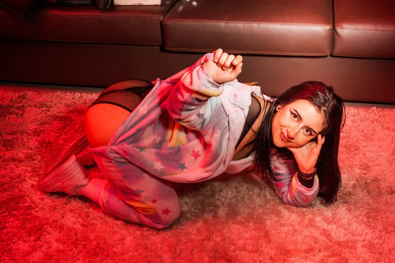 Live sex webcam photo for IsaLoveer #2412400