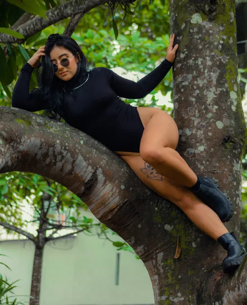 Live sex webcam photo for IsaLoveer #3608392