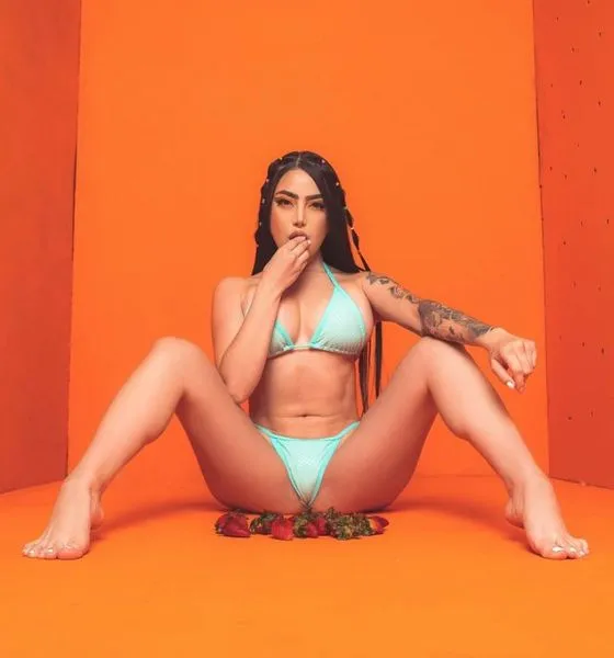 Live sex webcam photo for JulietaCarters #3451943