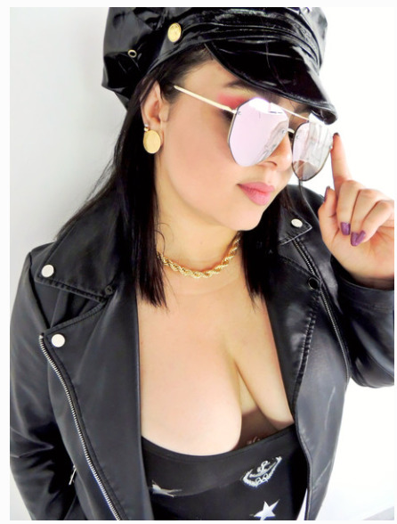 Live sex webcam photo for LunaMartinn #2463967